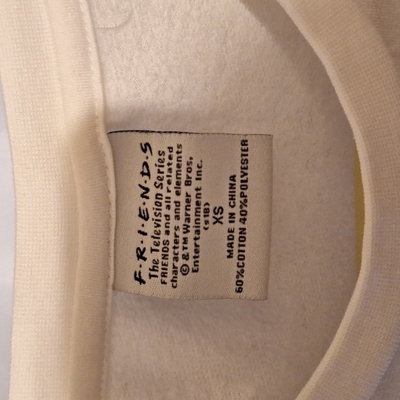 Friends crop top sweatshirt Sz XS 18"x18" EC - Picture 2 of 3